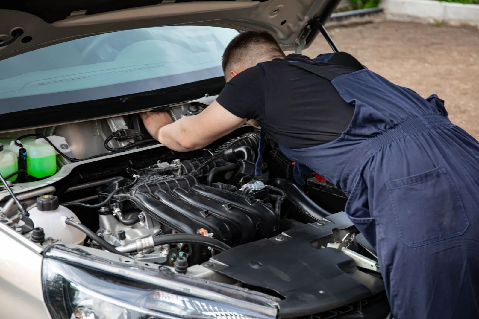 What to Check Before Booking a Mobile Oil Change
